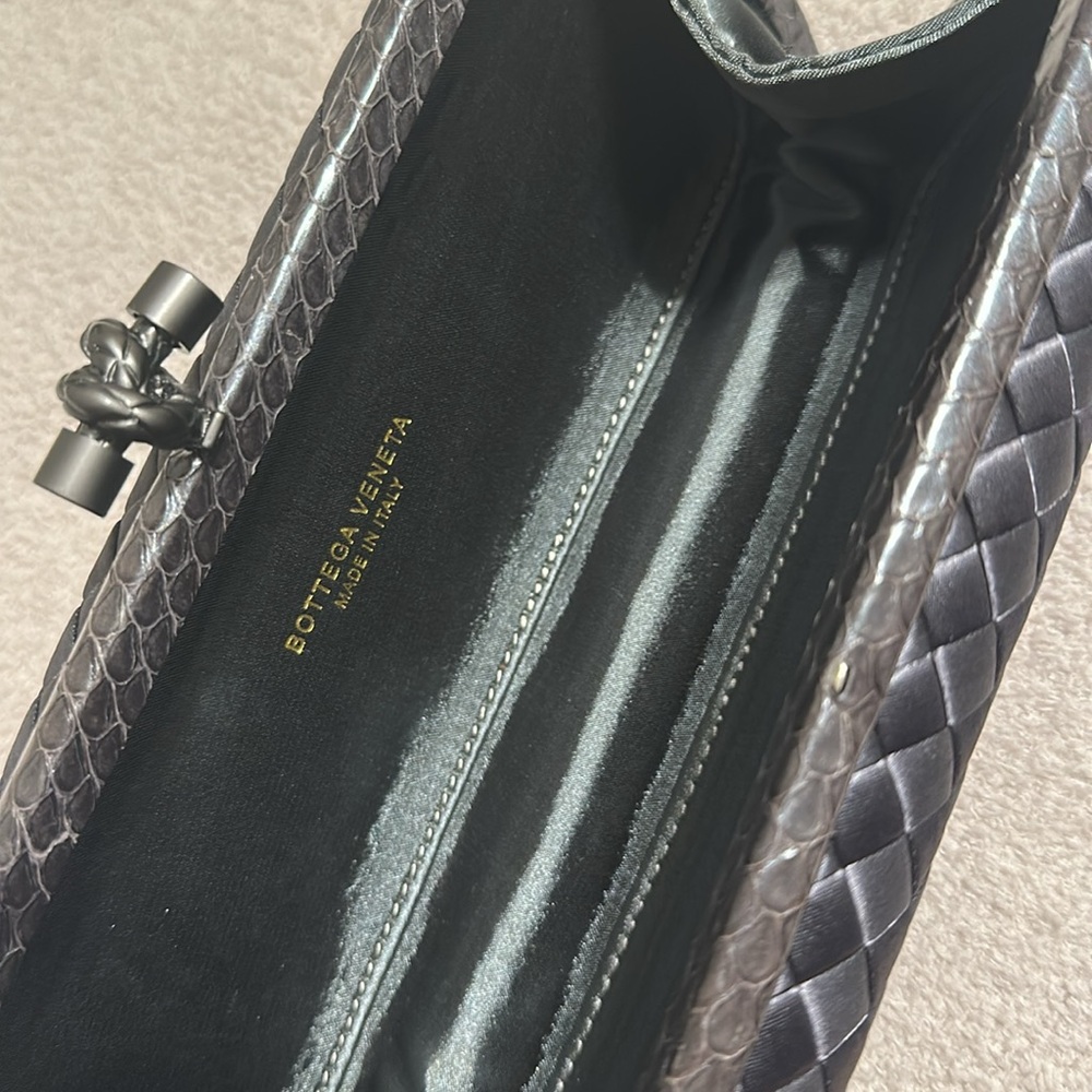 Bottega Veneta Clutch - Picture 3 of 10